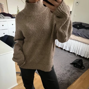 Stickad tröja med polo - Sparsamt använd stickad tröja med polo 💕