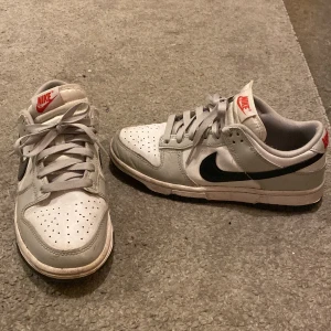Nike skor  - Säljer dessa i storlek 38