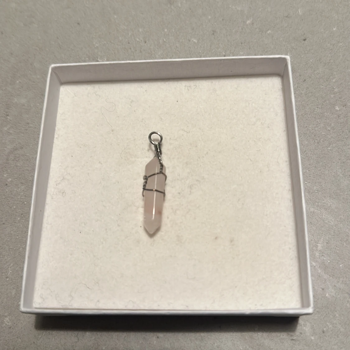 Rosa kristallhalsband