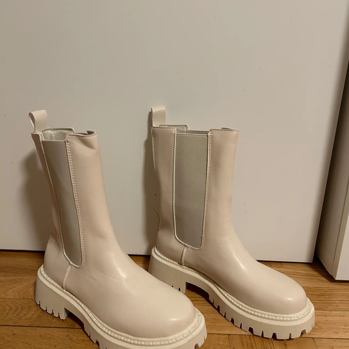 Beige boots 