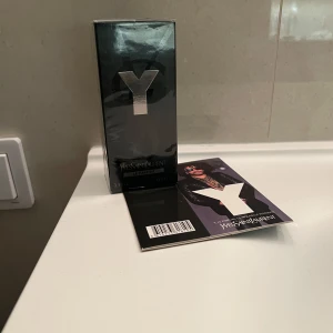 YSL parfym  - Säljer denna extremt fräscha oöppnade parfymen  Yves Saint Laurent Y Le Parfum EdP 100ml. Nypris: 1500kr | Mitt pris: 899kr