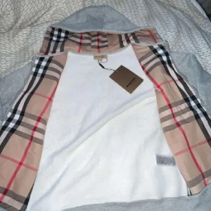 Burberry kofta - Skicka 10/10