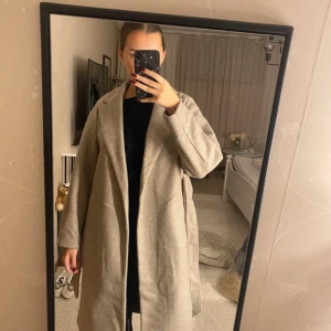 Kappa - Säljer denna kappa då den inte kommer till användning längre 