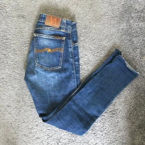 Nudie Jeans - Tja, säljer nu dessa tvär feta nudie jeans i nyskick, dem är i storlek 26W 30L, modellen på jeansen är tight long john, dem sitter ”slim”. Pris kan diskuteras vid snabbaffär.
