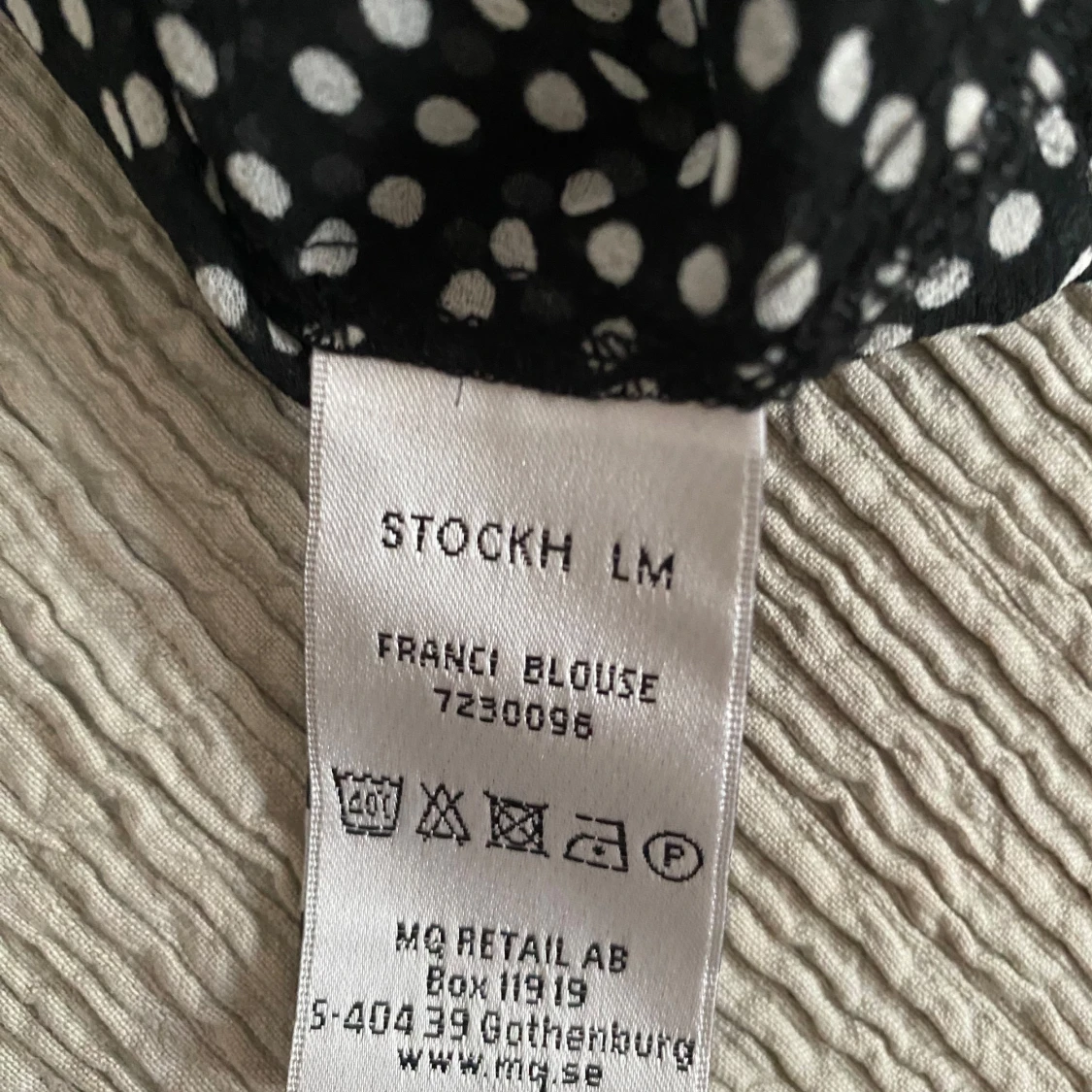 Svart prickig blus från Stockh LM - 91