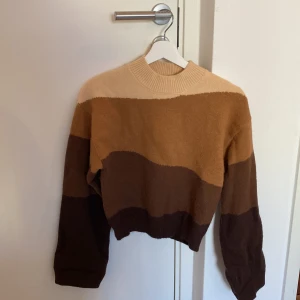 Stickad tröja från NA-KD - Stickad tröja från NA-KD i stl XXS. Sparsamt använd!