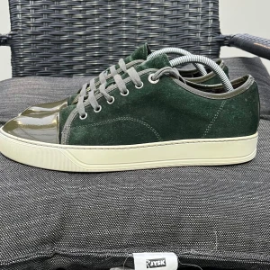 Lanvin skor - Snyga unika lanvin skor. Skicket är super bra 9/10 endast skorna ingår, storlek uk 7 men passar 42 självklart äkta nypris 5500 skriv vid frågor 