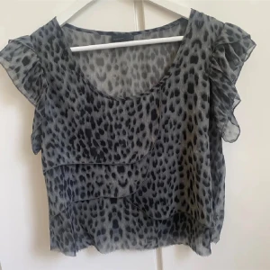 Leopart topp - Söt leopard topp🩷