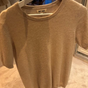 Soft goat kashmiere t shirt - Soft goat kashmiere t shirt i beige bra skick☺️