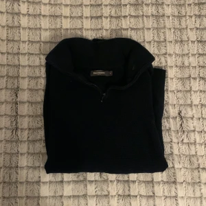 Dressman Halfzip - En snygg halfzip från dressman! 7/10 skick, inga defekter. Hör av dig vid funderingar och fler bilder!🙌