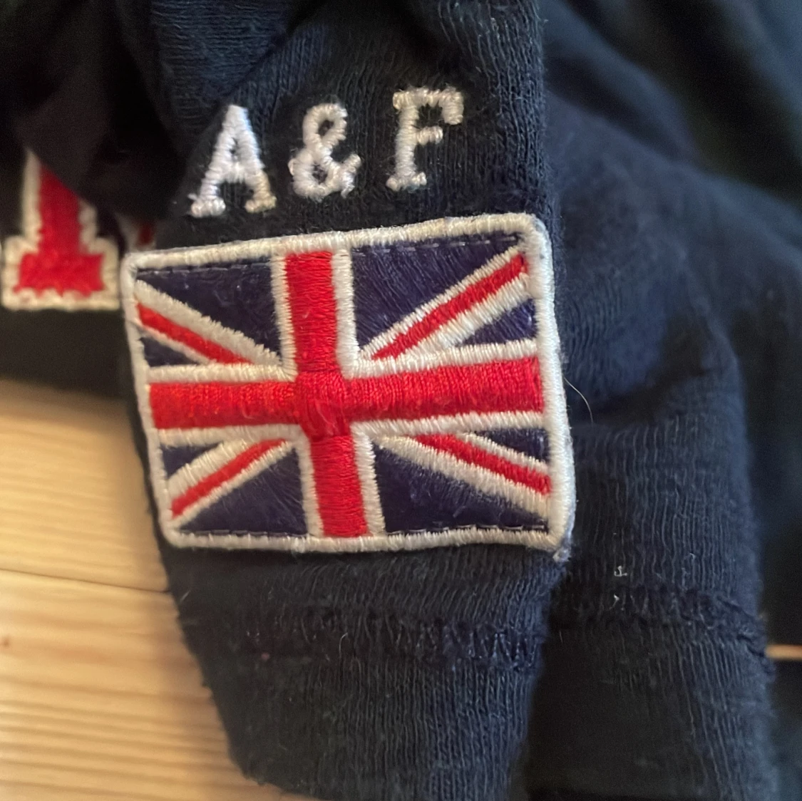 Mörkblå t-shirt från Abercrombie & Fitch - 92