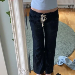 Roxy linnebyxor - Lånad bild, jättefina linne byxor från Roxy, säljes då jag har två par. Storlek M 