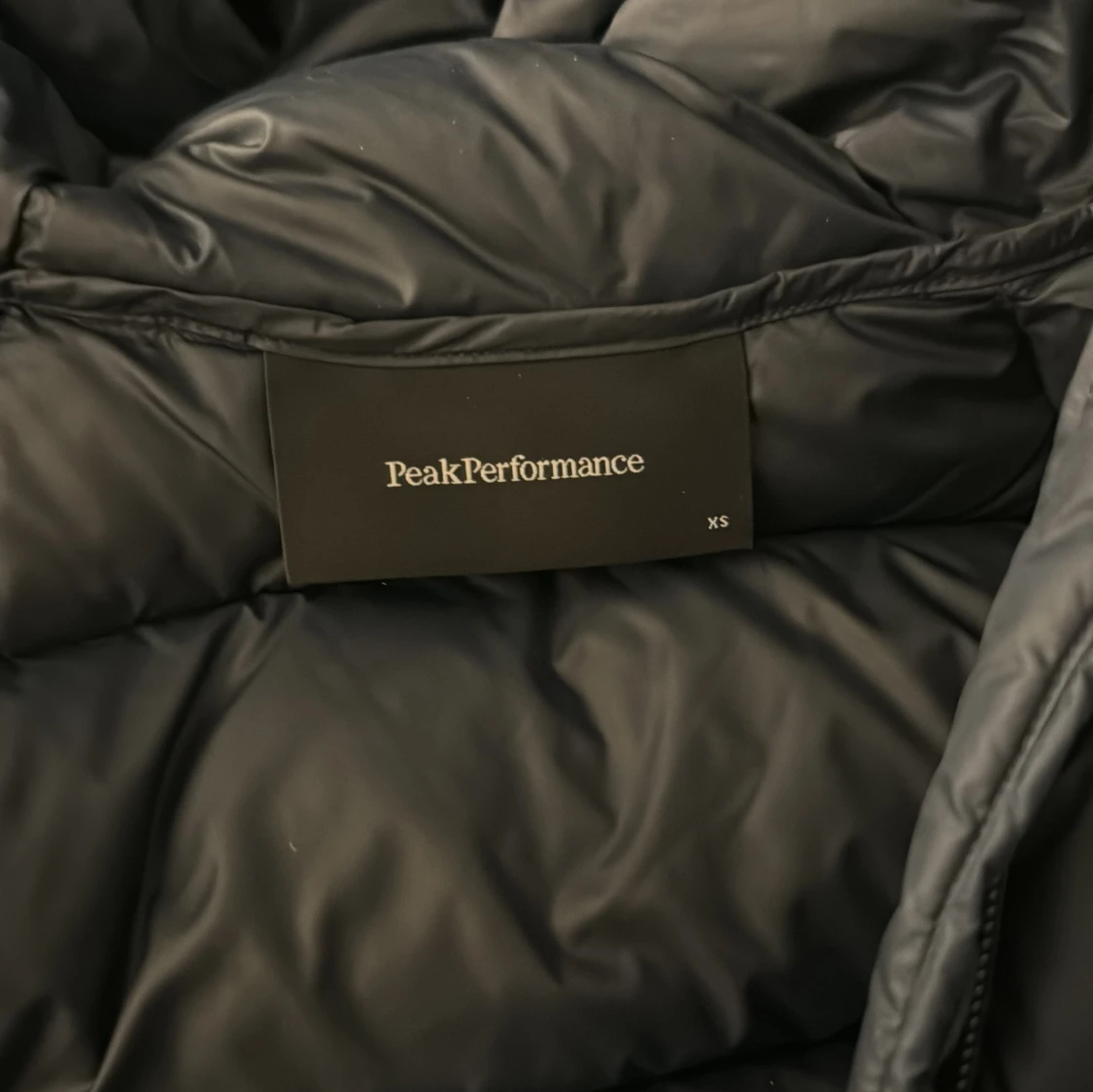 Mörkblå dunjacka från Peak Performance - 91