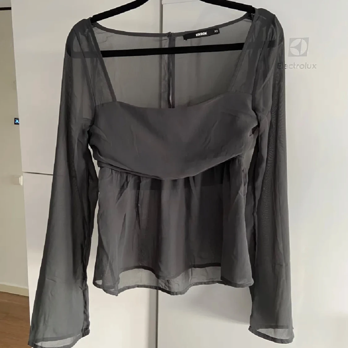 Grå transparent blus från Bik bok - 90