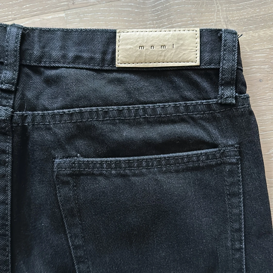 Svarta jeans med slitningar från MNML - 91