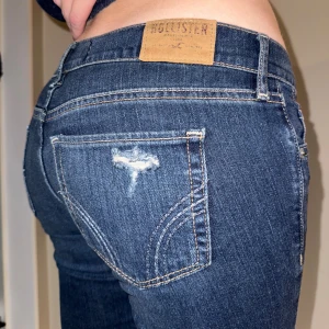 Hollister jeans  - Säljer dessa jätte snygga hollister jeans❤️ Innerbenslängd: 86 cm Midja rakt över: ca 36.5 cm