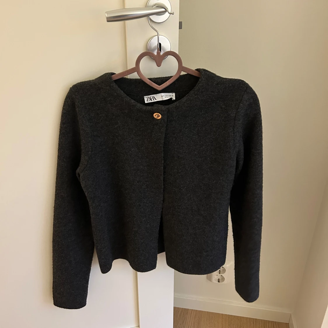 Mörkgrå kofta från Zara