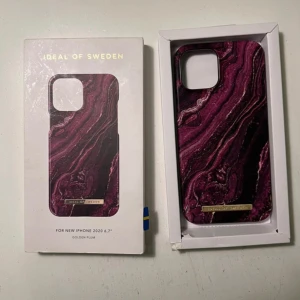 Mobilskal från iDeal of Sweden - Snyggt mobilskal från iDeal of Sweden i färgen Golden Plum. Passar iPhone 12 PRO Max  2020 6.7 tum. Köpte fel storlek till min telefon därav säljer jag det, skickas i original förpackning nypris 250 säljs inte längre