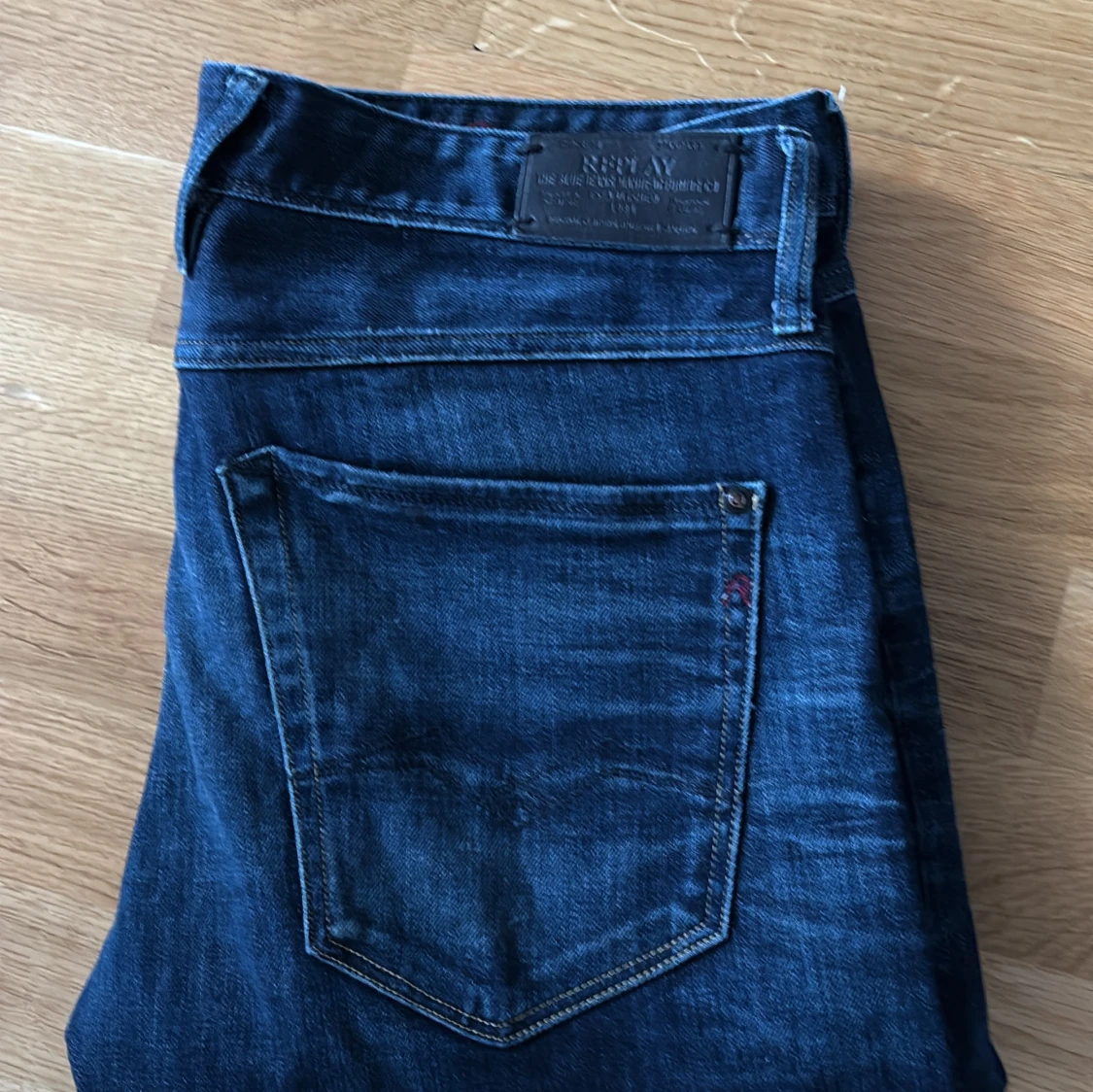 Mörkblå jeans från Replay - 91