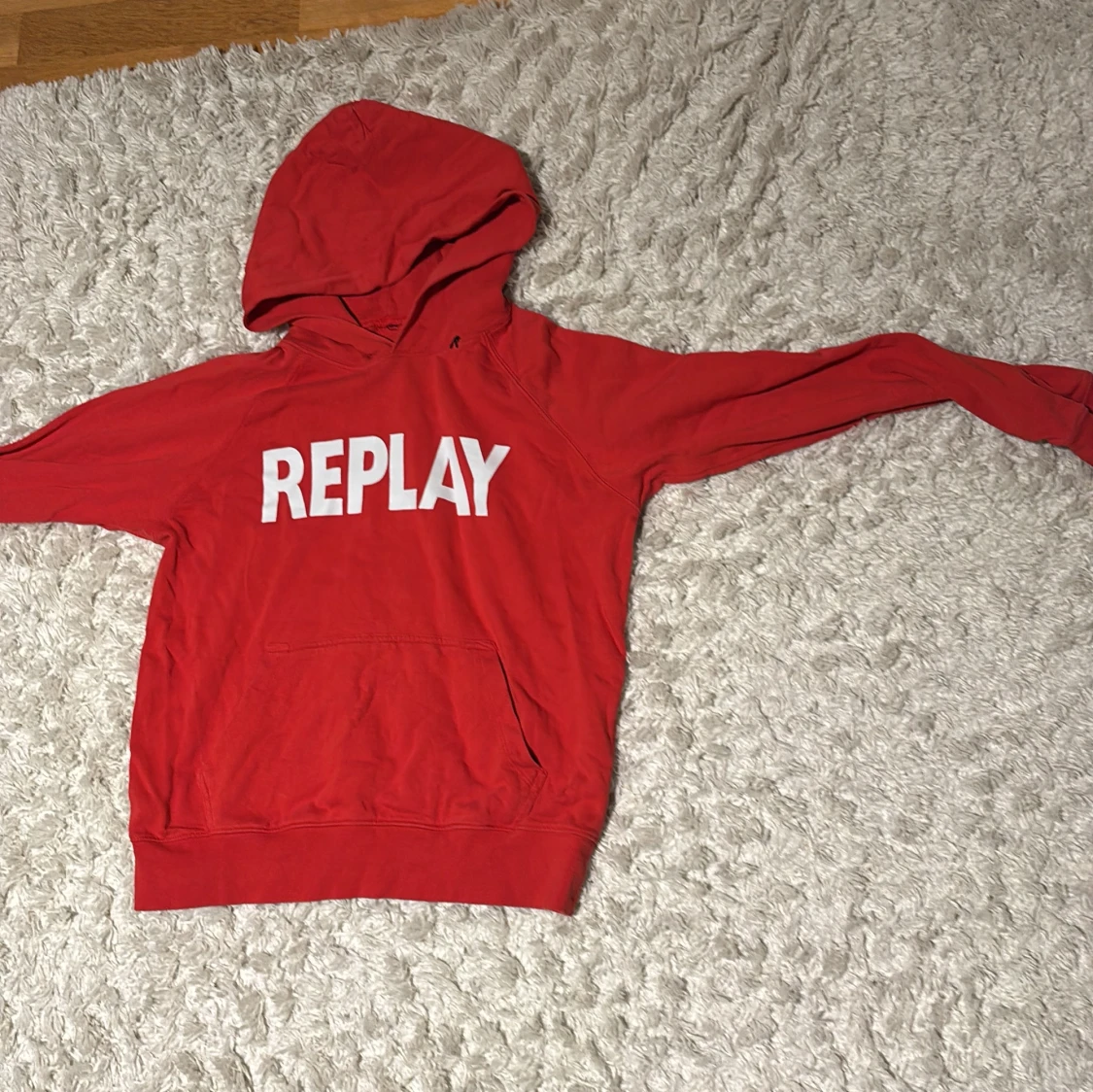 Röd hoodie från Replay - 90