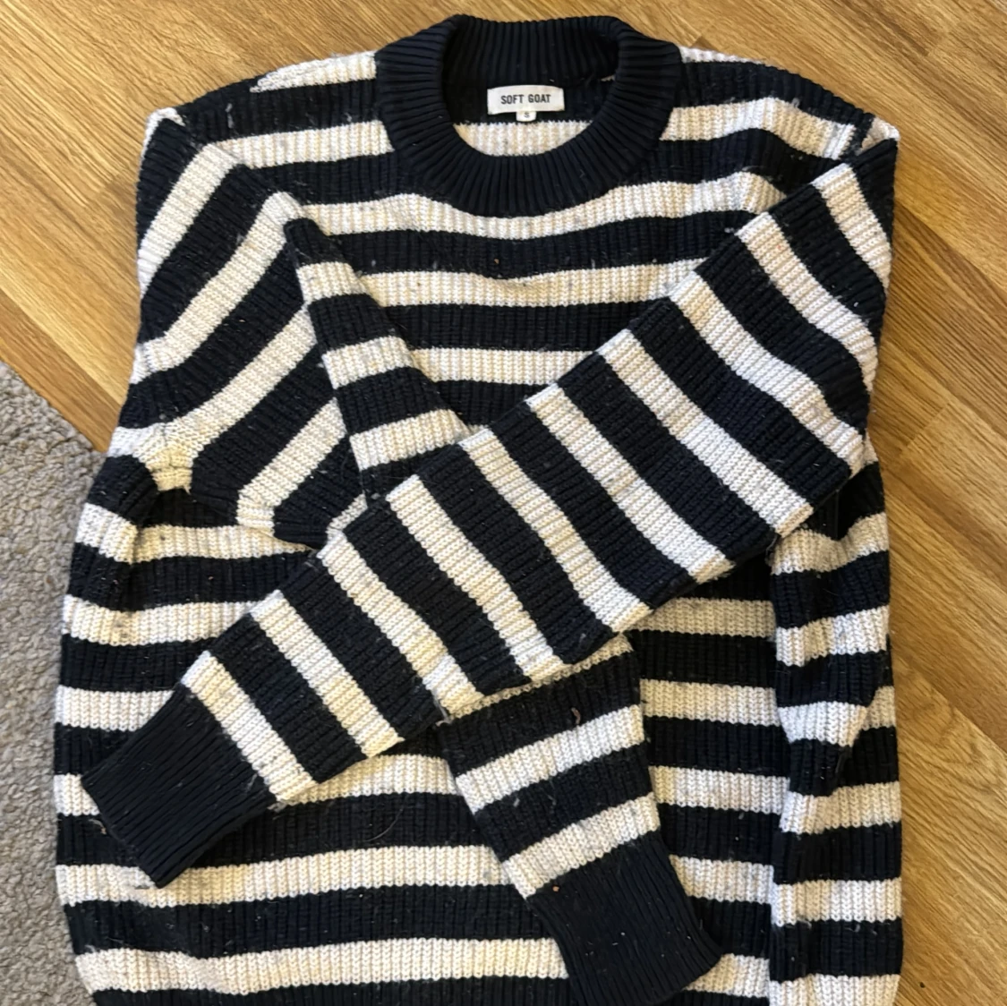 Randig stickad tröja från Soft Goat