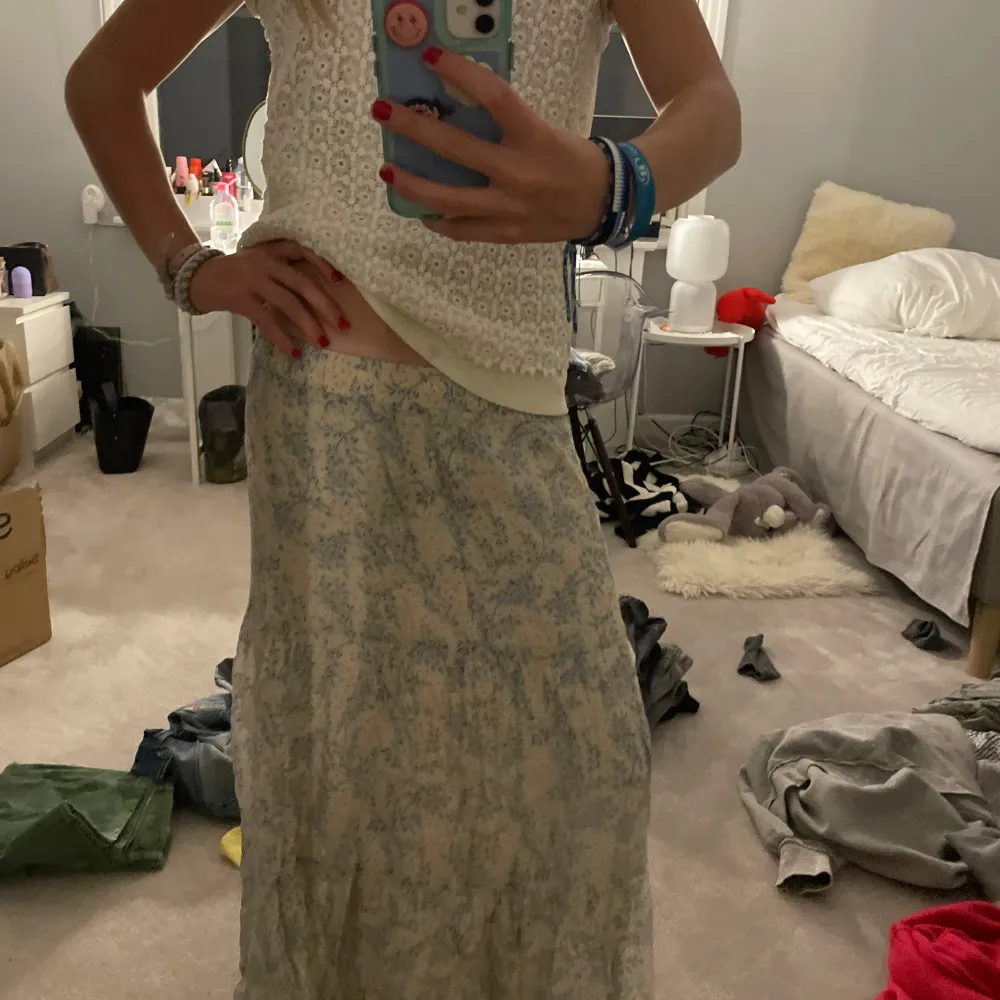 Såå snygg kångkjol! Är lite under 170 och den är perfekt på mig om jag har den väldigt low waist!. Hameet.
