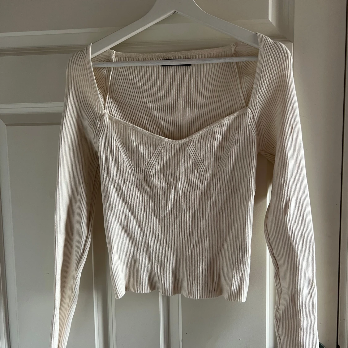Beige ribbad topp