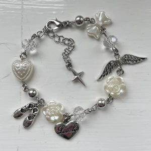 Armband  - Handgjort armband ᡣ𐭩 söt accessoar till varje outfit! ⋆౨ৎ˚⟡˖ frakt 18kr, pm för köp 𝜗𝜚🫶🏻🪽