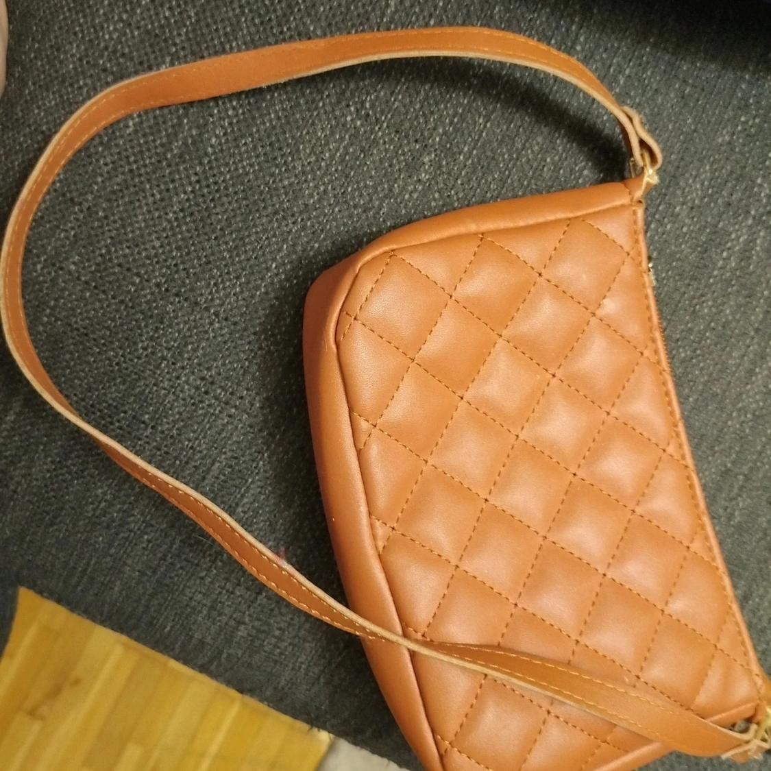 Brun quiltad axelväska - 90