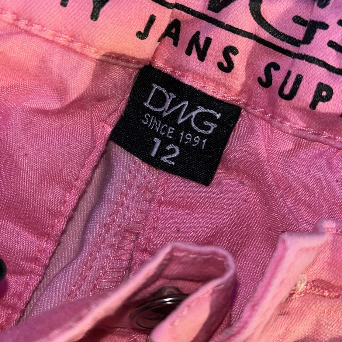 Två par shorts i jeans och rosa tyg - 91