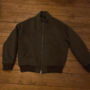 Ulljacka  - Snygg 100% ulljacka från zara. I nyskick, lite för liten för mig (195, 86kg)  Nypris 1800