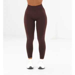 Lazuli label Scrunch leggings  - Lazuli label Scrunch Seamless Ribbed Contour Leggings i färgen Rich Brown  i storlek M. Sparsamt använda , mycket fint skick . Nypris: 742 kr🥰