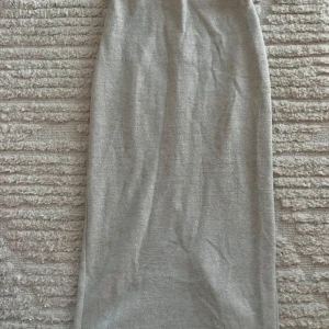 Kjol - Stickad kjol från Zara, slits bak! Bekväm