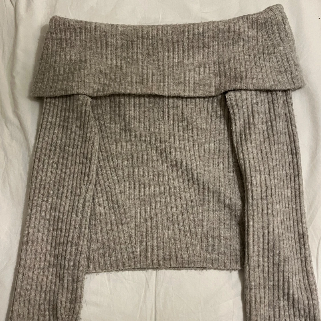 Beige offshoulder tröja från H&M - 90