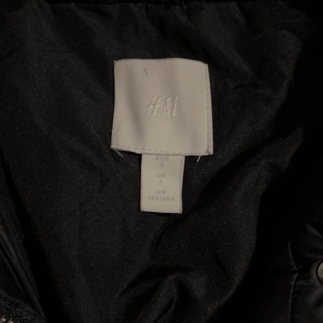 Svart pufferjacka från H&M - 92