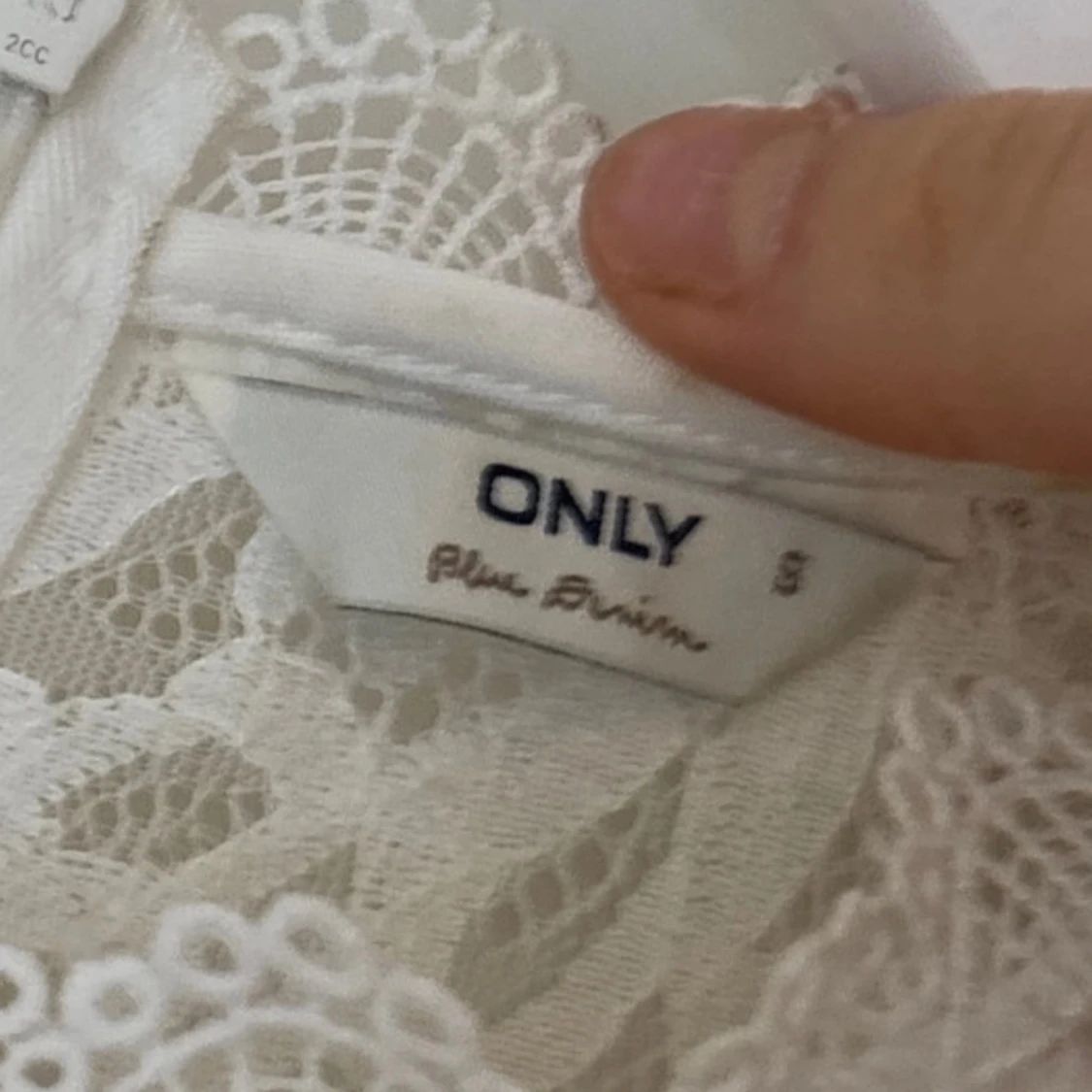 Vit spetstopp/blus - 2