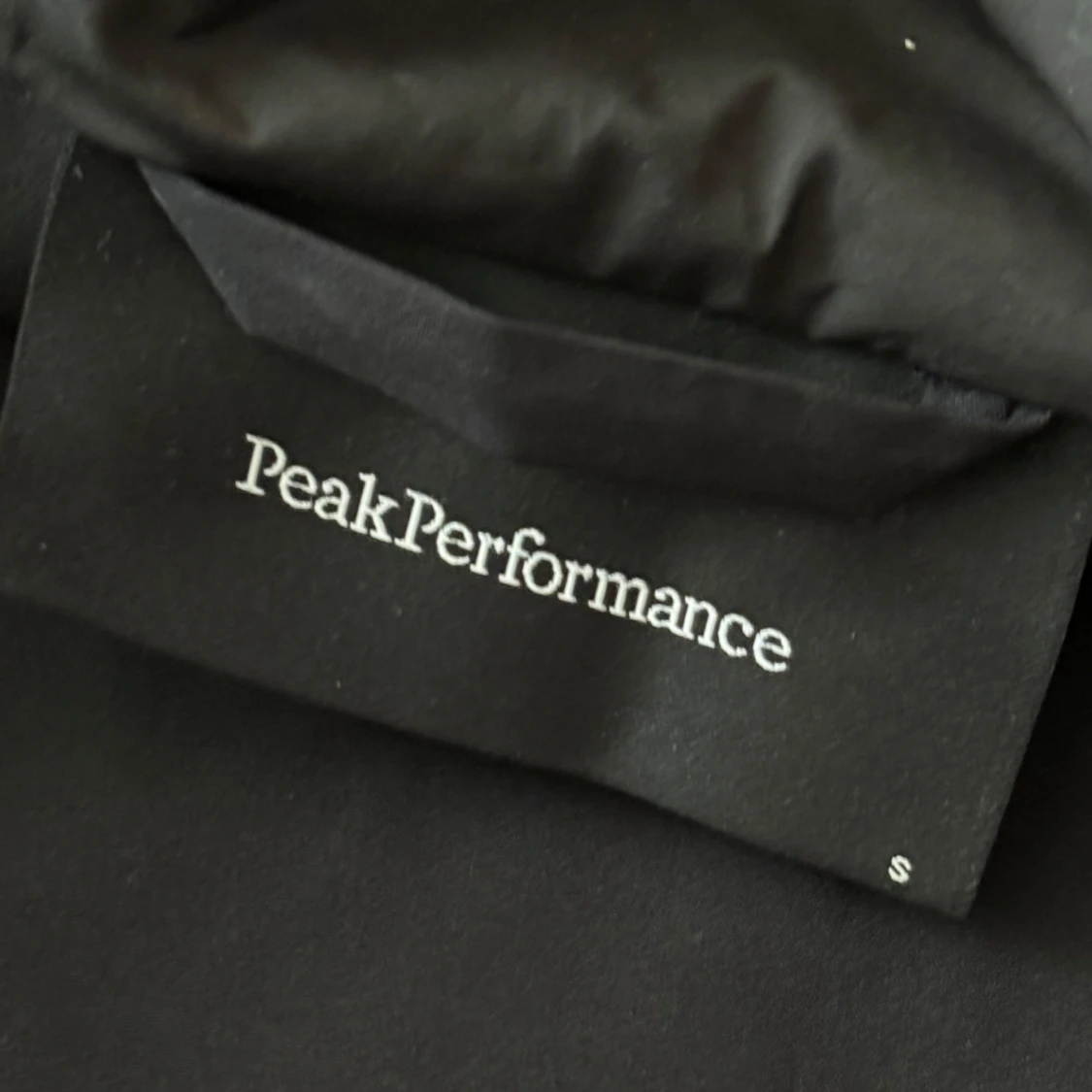 Svart skidjacka från Peak Performance - 1