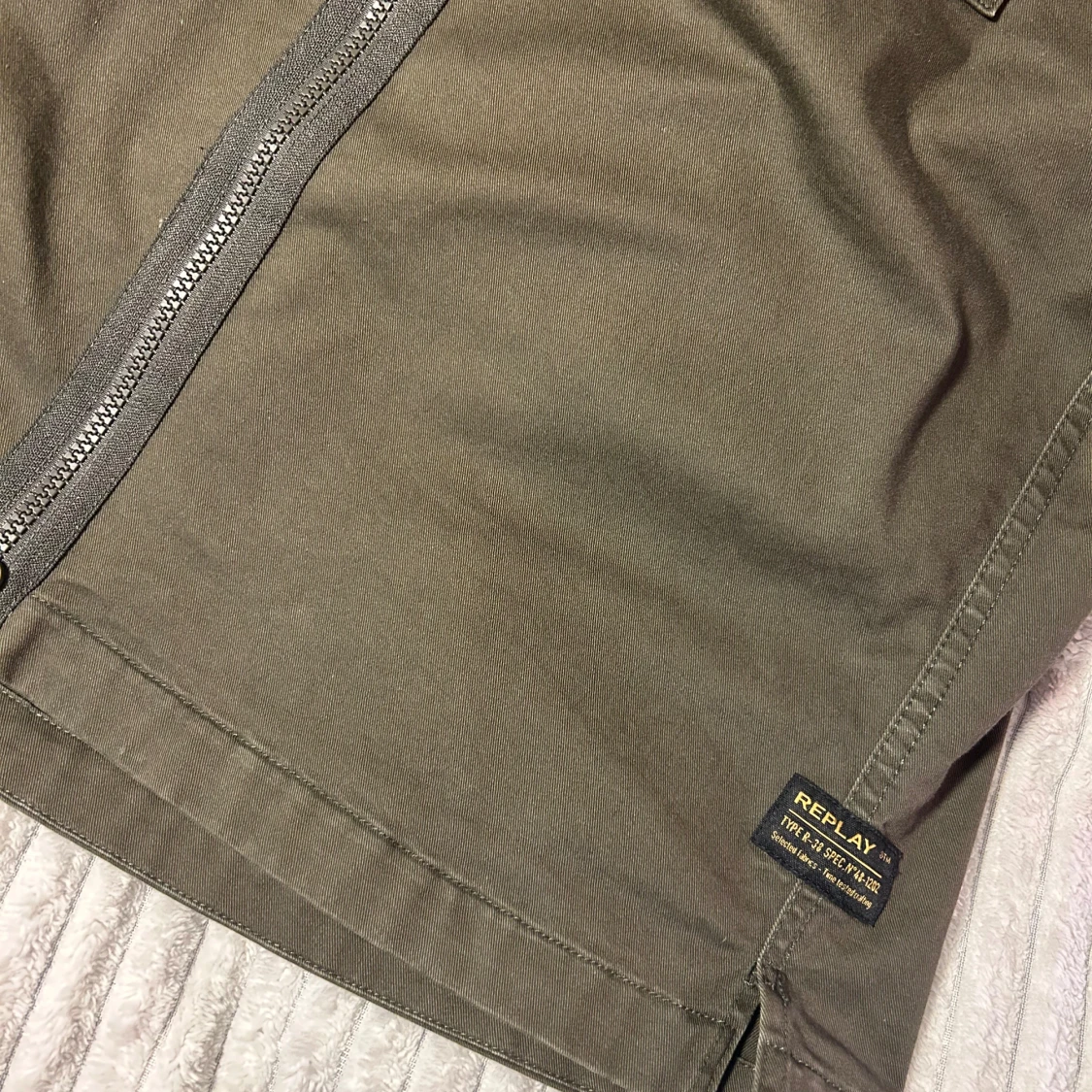 Olivgrön jacka från Replay - 1