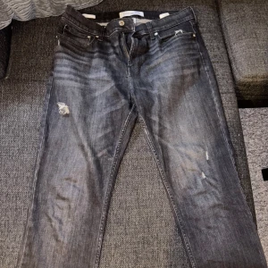 Calvin Klein Jeans - Calvin Klein jeans i väldigt fint skick, säljer då de är för små för mig, Straight Fit, köpte i USA på Calvin Klein