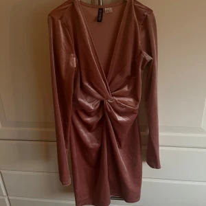 Rosa klänning  - Snygg rosa sammetsklänning från h&m💕