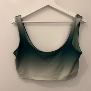 Bikiniöverdel  - Bikiniöverdel i grön ombre. ej använd