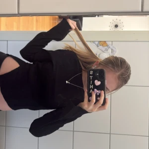 Svart ribbad tröja - Snygg tröja från Otter stories🤍