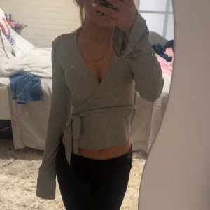 Knyt topp från Gina - Skit snygg knyt topp från gina!! Bara provat på, så som ny. 💘💘💘