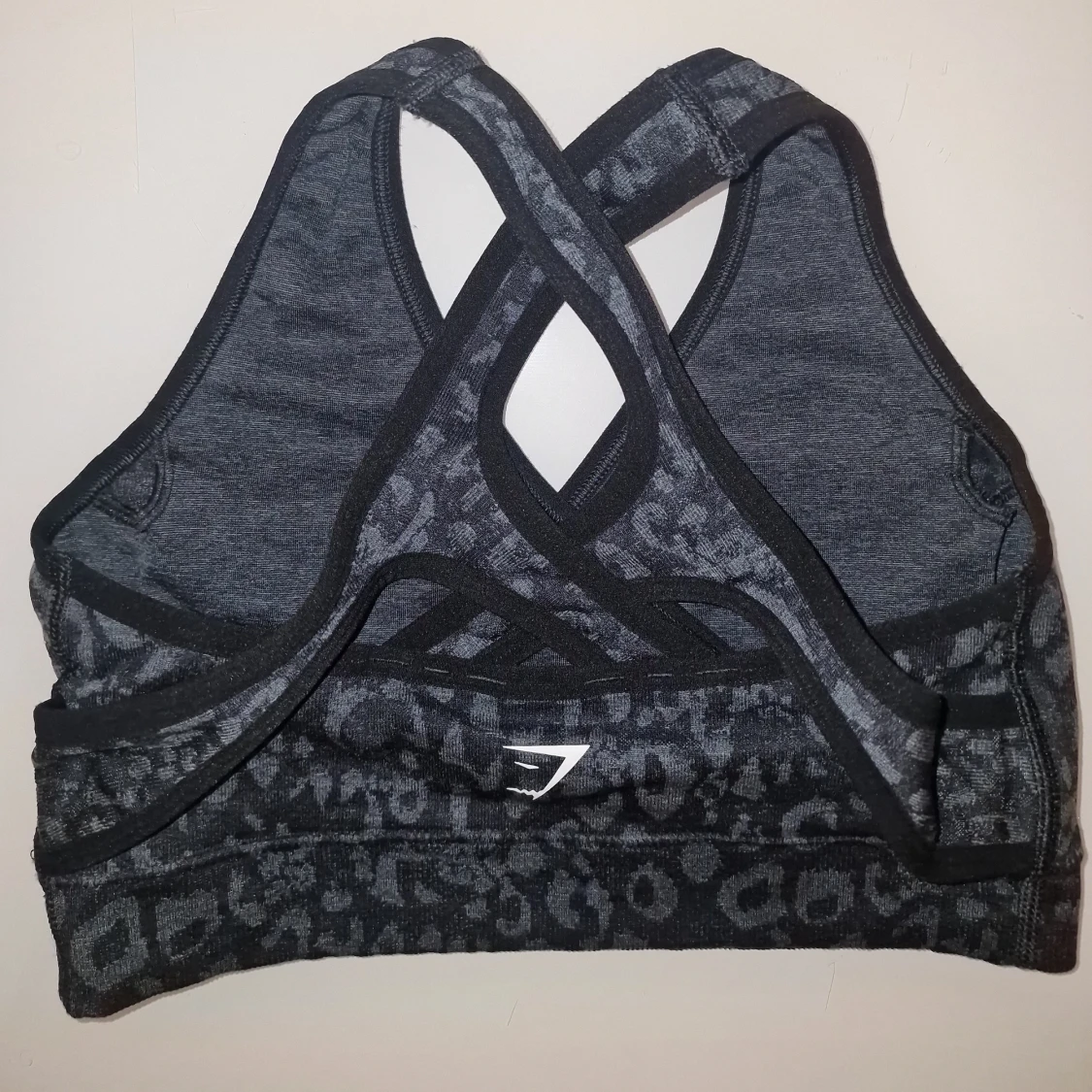 Leopardmönstrad sportbh från Gymshark - 1