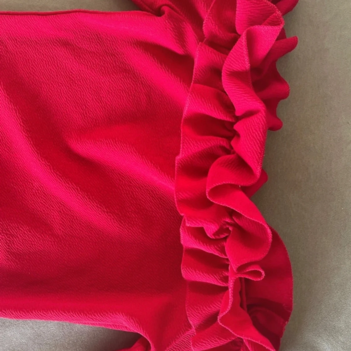 Röd offshoulder topp från Only Trend - 3