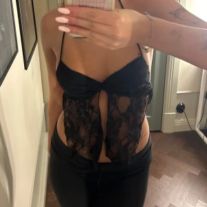 Fest topp - Helt oanvänd men lite för liten, skulle passa någon men A eller B kupa❤️❤️