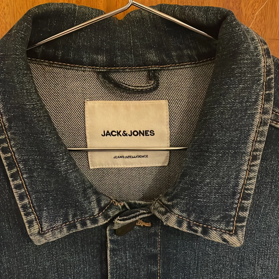 Blå jeansjacka från Jack & Jones - 2