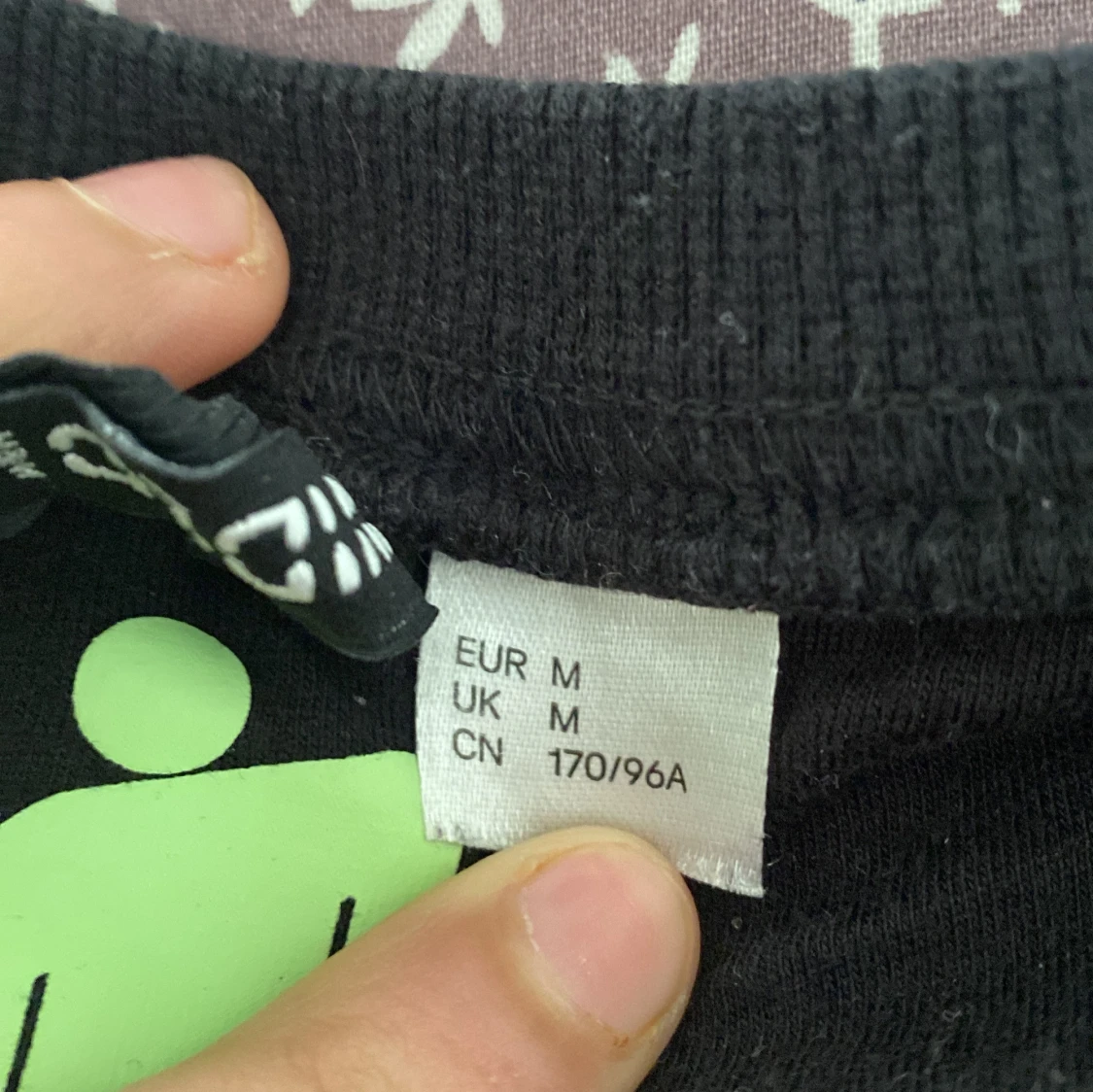 Svart tröja med Billie Eilish-tryck - 1