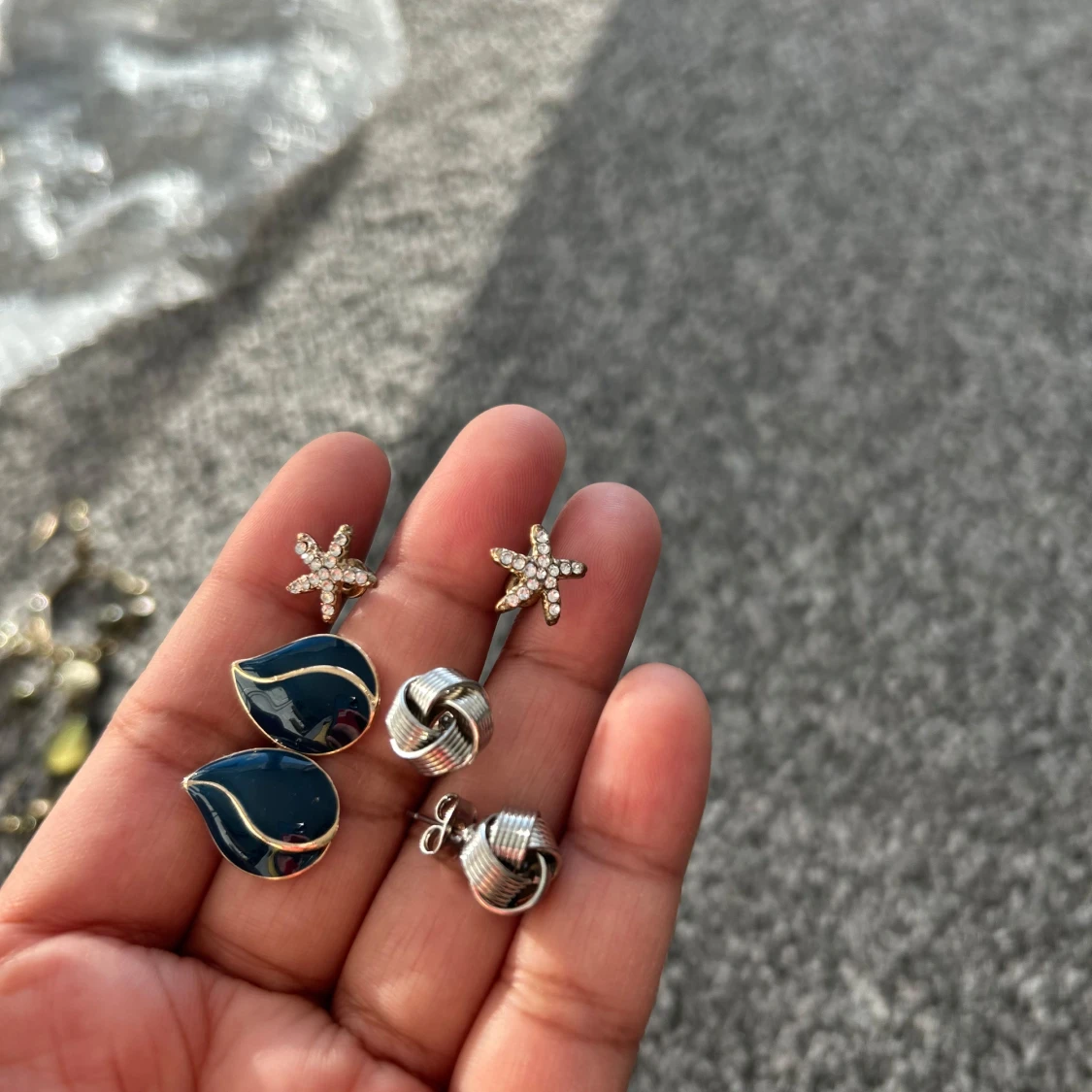 Set med örhängen i olika stilar - 3