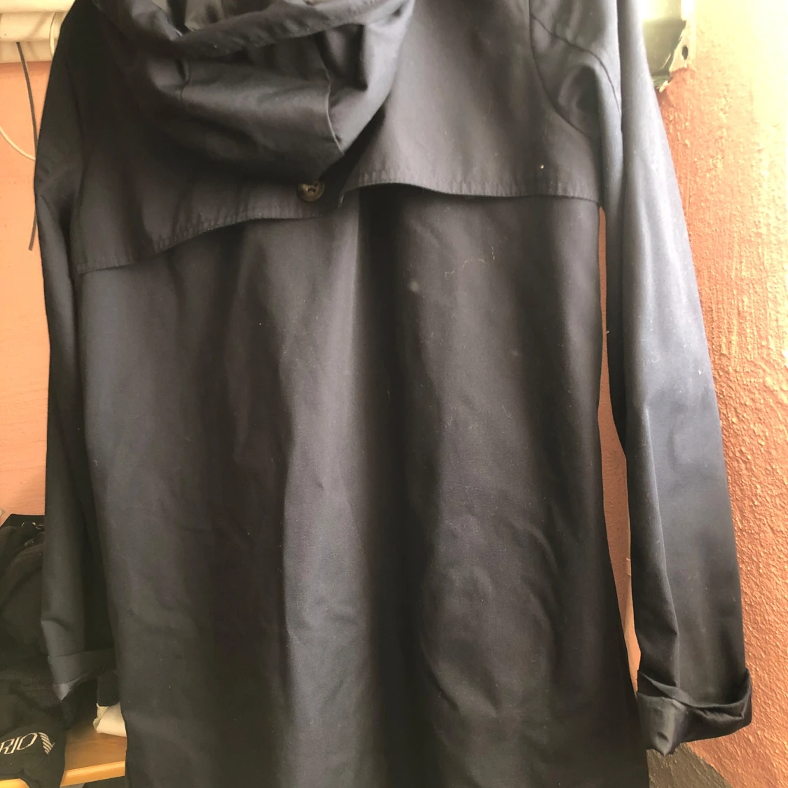 Mörkblå trenchcoat - 1